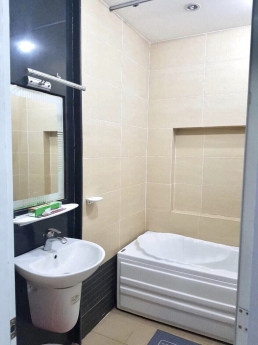 Kẹt tiền bán gấp nhà HXT Nguyễn Hữu Cảnh, sát Landmark 81, cho thuê giá cao