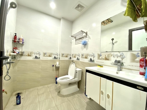 Hot! Bán nhà Tân Mai, Hoàng Mai, ngõ thông, ô tô đỗ cổng, vuông vắn không lỗi lầm, 48m2 giá 4,2 tỷ.