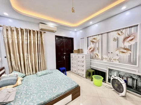 Chính chủ bán nhà Lĩnh Nam, Hoàng Mai, Hà Nội 5 tầng sạch đẹp chỉ 3.28 tỷ ô tô đỗ cổng