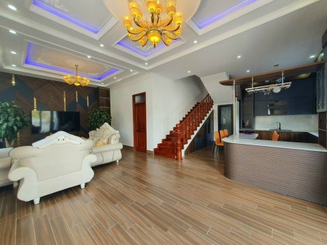 Cần bán Biệt Thự đẹp 2 mặt tiền mới xây tại đường Nam Hồ, Đà Lạt giá 15 tỷ