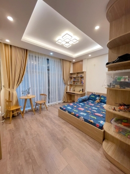 Lô góc Yên Hòa, 50m ra phố, ngõ thẳng tắp, ba gác tránh, 42mx 5T, chỉ 4.3 tỷ