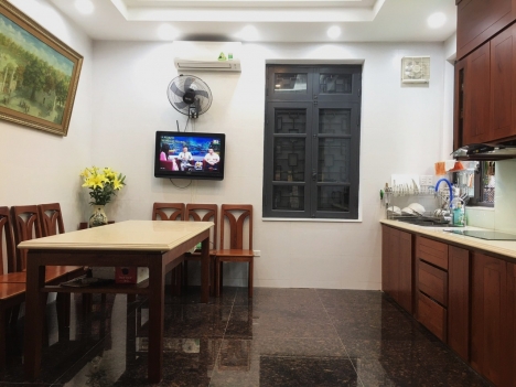 Bán gấp nhà phân lô VIP Xuân La, DT 80m x 5T, lô góc, ô tô vào nhà, giá rẻ.