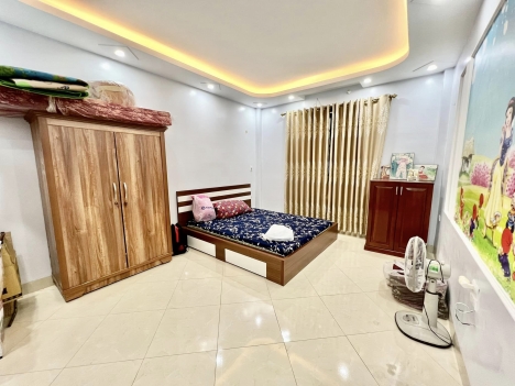 Chính chủ bán nhà Lĩnh Nam, Hoàng Mai, Hà Nội 5 tầng sạch đẹp chỉ 3.28 tỷ ô tô đỗ cổng