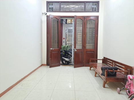 Bán Nhà 192 Lê Trọng Tấn- Thanh Xuân
Chỉ 4,4 tỷ có thương lượng
Phân Lô Quân Đội-40m ra Ngõ Oto