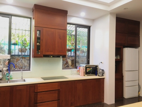Bán gấp nhà phân lô VIP Xuân La, DT 80m x 5T, lô góc, ô tô vào nhà, giá rẻ.