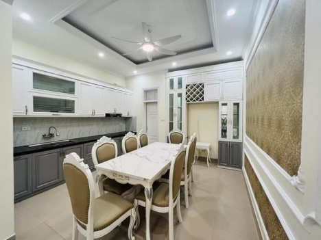 Bán Nhà Tây Sơn Đống Đa, 70m 4 Tầng, Mặt Tiền 5m, Gia 8.6 tỷ OTO Đỗ Cửa Kinh Doanh.