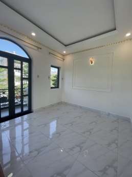 CẦN BÁN GẤP CĂN NHÀ PHỐ TUYỆT ĐẸP - LIỀN KỀ KHU DÂN CƯ HỒNG LONG THÀNH PHỐ THỦ ĐỨC