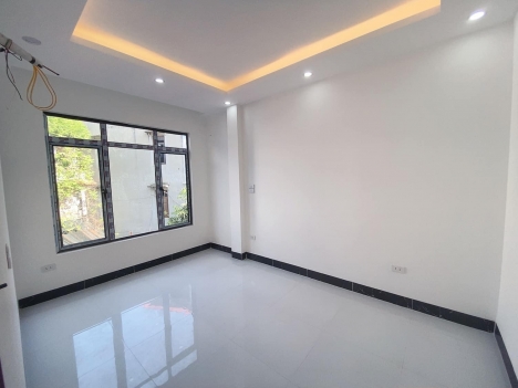 Bán nhà lo góc Tô Hiệu Hà Đông 39m2, 5 tầng giá 4 tỷ hơn XE HƠI đỗ cửa