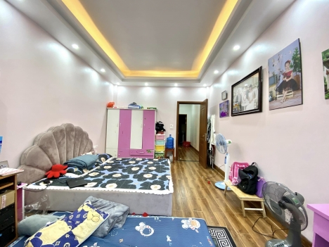 Hot! Bán nhà Tân Mai, Hoàng Mai, ngõ thông, ô tô đỗ cổng, vuông vắn không lỗi lầm, 48m2 giá 4,2 tỷ.
