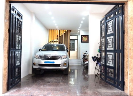 Bán gấp nhà phân lô VIP Xuân La, DT 80m x 5T, lô góc, ô tô vào nhà, giá rẻ.