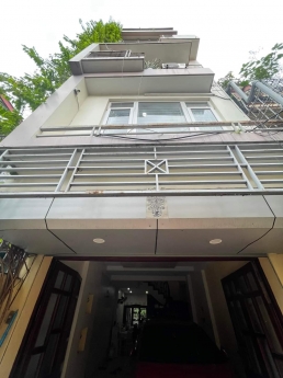 Siêu phẩm Hoàng Quốc Việt sân để 3 ô tô, nội thất đẹp lung linh gần phố lớn 62m nhỉnh 8 tỷ