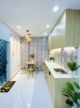 BÁN NHÀ MẶT TIỀN QUẬN PHÚ NHUẬN -NHỎ NHỎ XINH XINH.