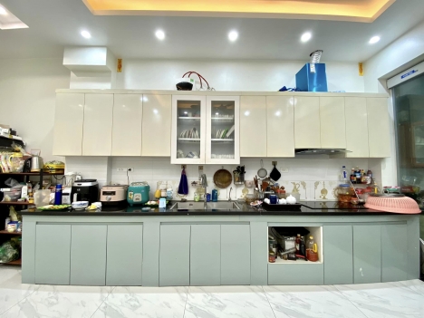 Hot! Bán nhà Tân Mai, Hoàng Mai, ngõ thông, ô tô đỗ cổng, vuông vắn không lỗi lầm, 48m2 giá 4,2 tỷ.