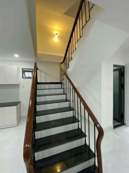 Cần bán gấp nhà đẹp mới xây dựng KQH Trần Anh Tông, Đà Lạt giá 6.3 tỷ