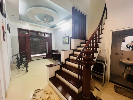 Bán nhà oto tránh Khúc Thừa Dụ 52m2 x 5T, MT 4.1m giá  11.2 tỷ, tung tâm Cầu Giấy , kinh doanh