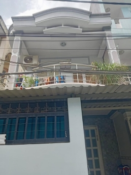 BÁN NHÀ 2 TẦNG HXH GẦN PHÚ MỸ HƯNG 5x20 GIÁ CHỈ 70 TRIỆU M2.