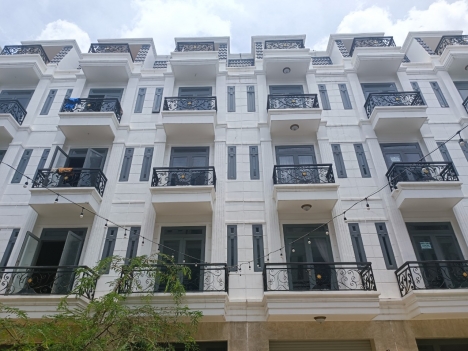 CẦN BÁN GẤP NHÀ MT ĐƯỜNG THẠNH LỘC 44 DTSD 255M2 GIÁ 6TỶ4