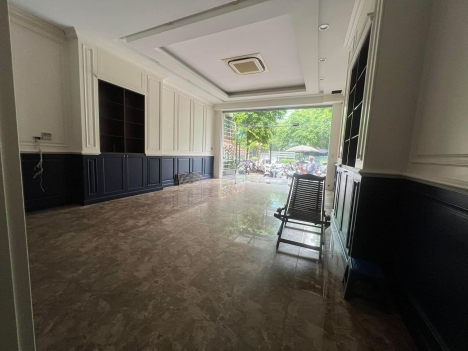 BÁN NHÀ MẶT PHỐ QUẬN CẦU GIẤY-KINH DOANH-OTO-64m2-GIÁ:35 TỶ