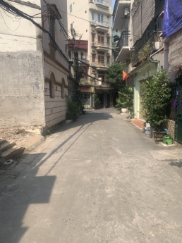 NHINH 4 TỶ SỞ HỮU NGAY NGÔI NHÀ HOA HẬU, QUAN NHÂN ,LÔ GÓC, KINH DOANH 33M2 * 5 TẦNG * 7 NGỦ.