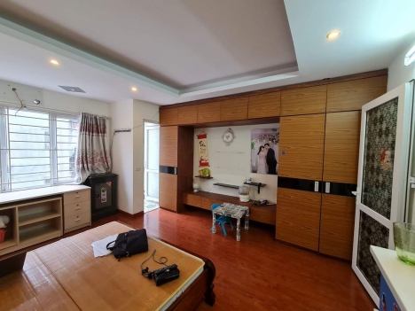 Nhỉnh 3 tỷ, ô tô đỗ cổng, nhà 5 tầng sạch đẹp, phố Vĩnh Hưng, Hoàng Mai