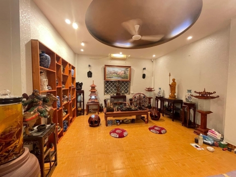 Nhà đẹp Trần Quốc Hoàn, phân lô, 2 thoáng, gara ô tô 7 chỗ, kinh doanh, dân xây