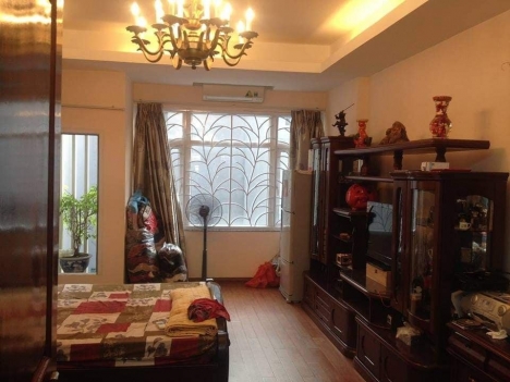 Nhà đẹp Trần Quốc Hoàn, phân lô, 2 thoáng, gara ô tô 7 chỗ, kinh doanh, dân xây