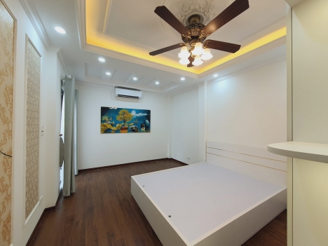 Bán nhà quận Đống Đa, MẶT PHỐ KHƯƠNG THƯỢNG, 30m, mặt tiền 4.8m, ô tô, kinh doanh bất chấp, nhỉnh 4