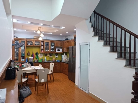 Bán nhà LÔ GÓC. Ngõ 68 Cầu Giấy. NHÀ ĐẸP, GẦN Ô TÔ. DT 40m2 có 7 ngủ chỉ 6.25 tỷ