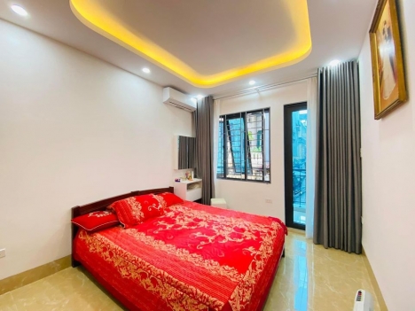 Bán nhà Tân Mai, 40m2 giá 2,9 tỷ,  ngõ thông, 3 gác tránh