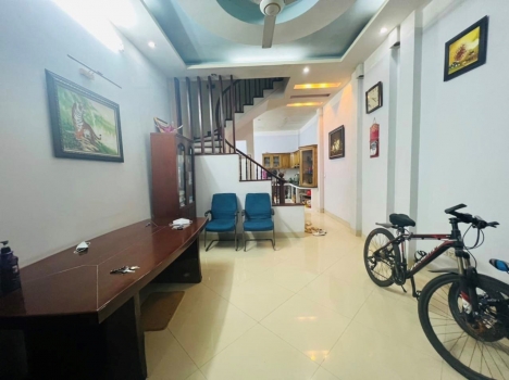 Bán nhà oto tránh Khúc Thừa Dụ 52m2 x 5T, MT 4.1m giá  11.2 tỷ, tung tâm Cầu Giấy , kinh doanh