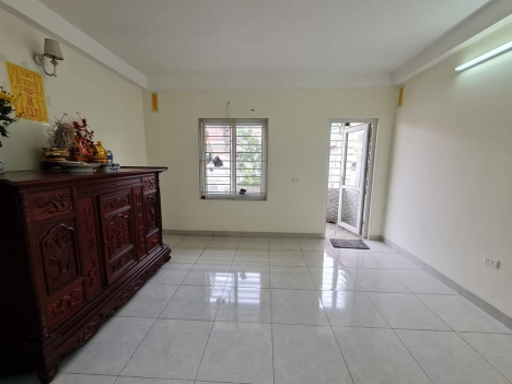 Nhỉnh 3 tỷ, ô tô đỗ cổng, nhà 5 tầng sạch đẹp, phố Vĩnh Hưng, Hoàng Mai