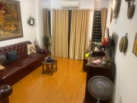 Bán nhà Ngọc Thụy, Ôtô tránh vỉa hè gần hồ,38m,5T, 4 Ngủ, 4.4 tỷ.