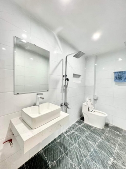 Bất ngờ! Bán nhà Dương Văn Bé 35m2, gần phố, đẹp, mới giá chỉ 3.08 tỷ!