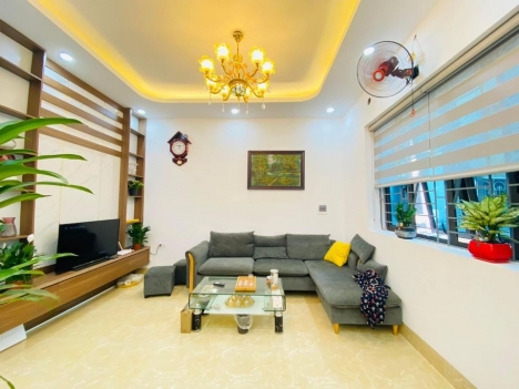 Bán nhà Tân Mai, 40m2 giá 2,9 tỷ,  ngõ thông, 3 gác tránh