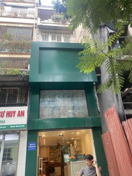 Cho thuê Nhà mặt phố Vạn Phúc, Ba Đình - vỉa hè đá bóng-  50m 4 tầng - Giá 40tr/tháng