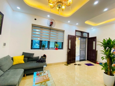 Bán nhà Tân Mai, 40m2 giá 2,9 tỷ,  ngõ thông, 3 gác tránh
