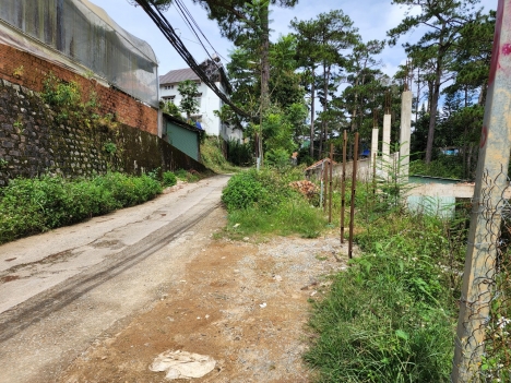 Bán gấp đất rộng view thoáng thích hợp xây Homestay đường Khe Sanh 648m2 giá 18 tỷ
