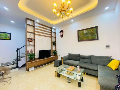 Bán nhà Tân Mai, 40m2 giá 2,9 tỷ,  ngõ thông, 3 gác tránh