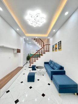 Bất ngờ! Bán nhà Dương Văn Bé 35m2, gần phố, đẹp, mới giá chỉ 3.08 tỷ!