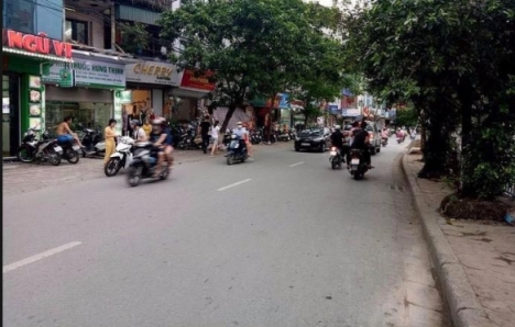 Bán Nhà Phố Trung Tâm Ba Đình  Vỉa Hè Đá Bóng - Kinh Doanh Siêu Sầm uất .