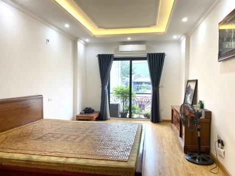 Bán nhà phố Hồng Tiến,KD,  ô tô thông, ô tô vào nhà, thiết kế hiện đại 50m, 6 t, nhỉnh 7 tỉ