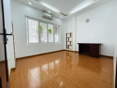 Bán gấp nhà Cổ Linh, Long Biên 70 m2 * 5T * 5 tỷ Nhà Mới Đẹp 2 Mặt Thoáng -