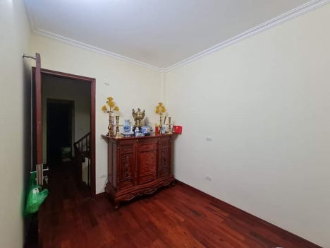 BÁN NHÀ HỒNG HÀ Ô TÔ TRÁNH NGÕ THÔNG-KINH DOANH 45m2,mt 4.5m Gía 10 tỷ. LH:.