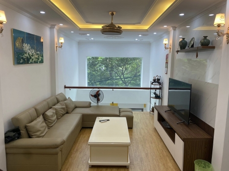 Bán nhà phố Hồng Tiến,KD,  ô tô thông, ô tô vào nhà, thiết kế hiện đại 50m, 6 t, nhỉnh 7 tỉ