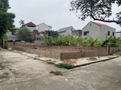 142m , đường rông. ngõ thông. tại Hương Đình - Mai Đình , nằm giữa 3 khu công nghiệp . tiện ích