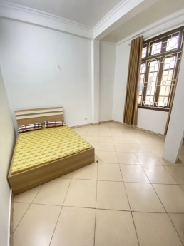 Bán Nhà Ngọc Lâm Long Biên, Trung tâm phố, có 2 nhà 3 tầng, 33m2, giá: 2.35 tỷ