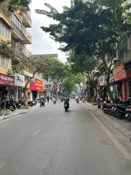 Bán tòa nhà mới lung linh Đội Cấn, Ba Đình xây dựng 70m2, mặt tiền 8m, 8 tầng, ô tô , TM, 24.6 tỉ