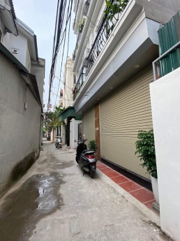 Bán nhà Ngọc Lâm, Long Biên 45 m2 * 5T * 3 tỷ 6 Nhà Mới, Ba Bước Ra Mặt Phố -