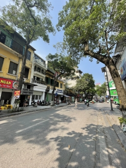 Bán nhà mặt phố Nguyễn Trường Tộ, Ba Đình,dt 180m2, mt 8m, giá 89 tỉ, thương lượng