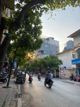 Bán Nhà Ngọc Lâm Long Biên, Trung tâm phố, có 2 nhà 3 tầng, 33m2, giá: 2.35 tỷ